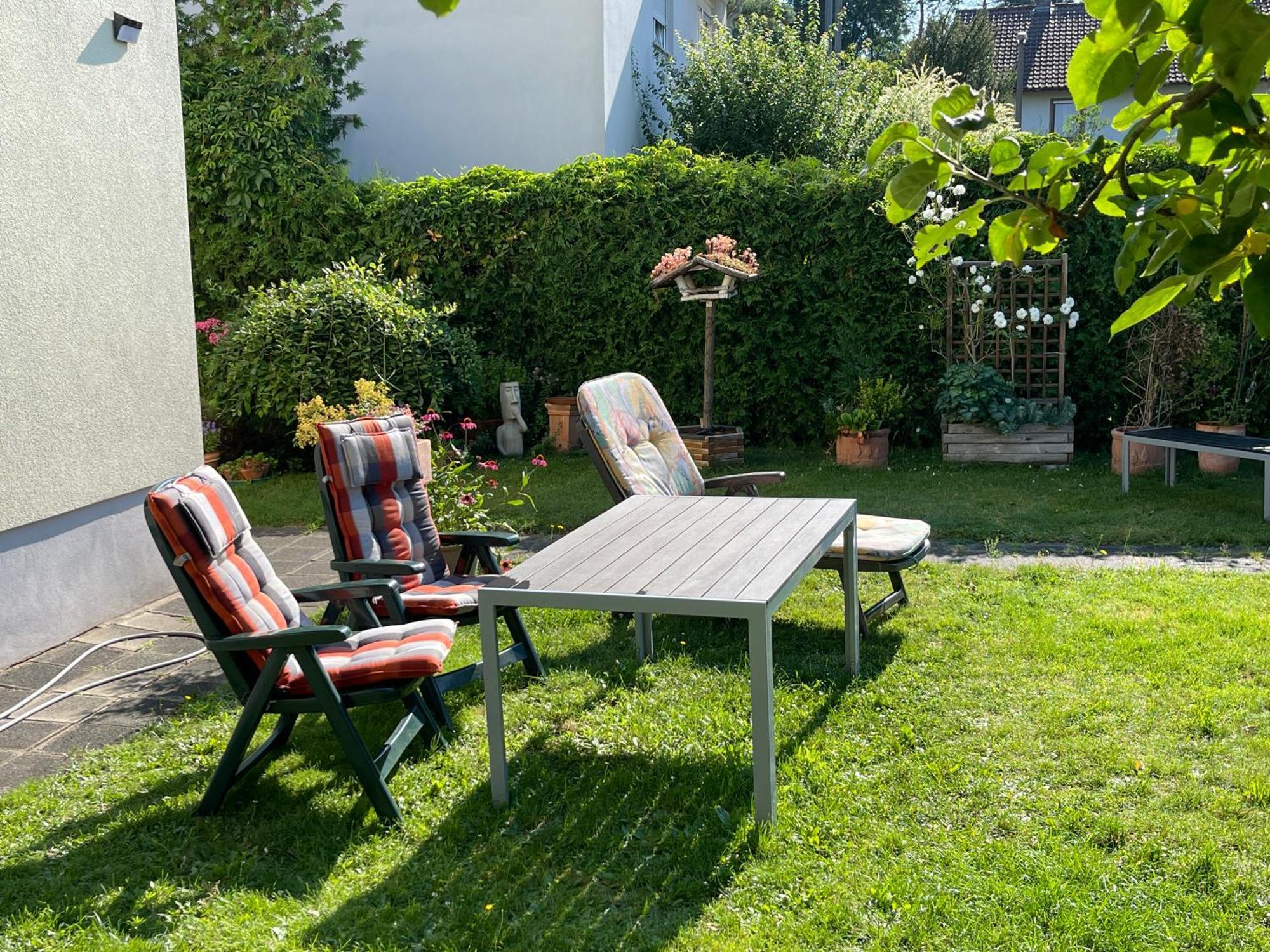 Gästezimmer mit Garten / 20 Minuten bis Messe Nürnberg Exterior foto